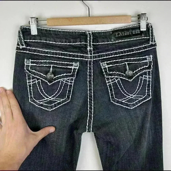 La Idol Premium Black Flare Jeans with Unique Stitching - Picture 4 of 8